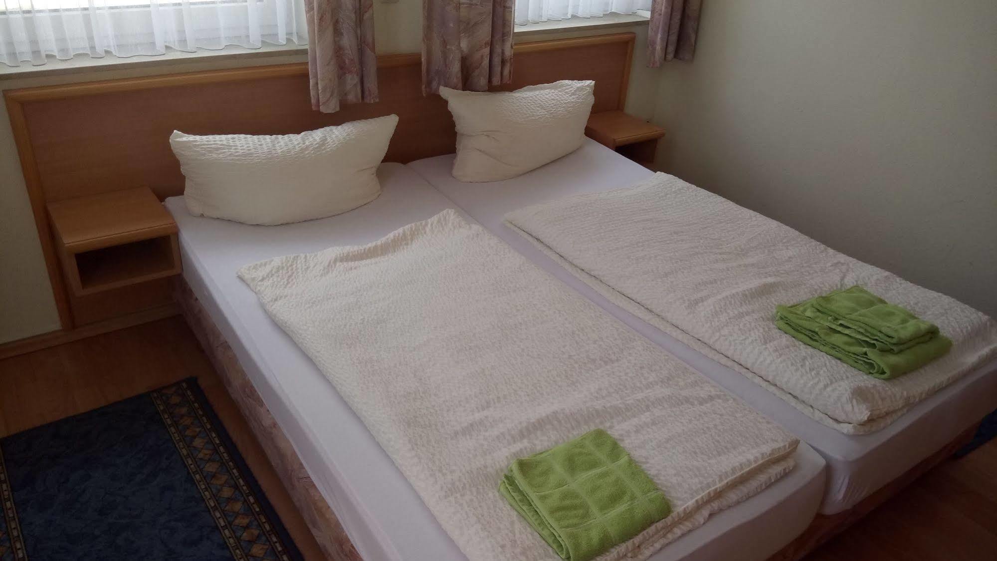 Pension Kuehnauer Hof Dessau-Rosslau Extérieur photo